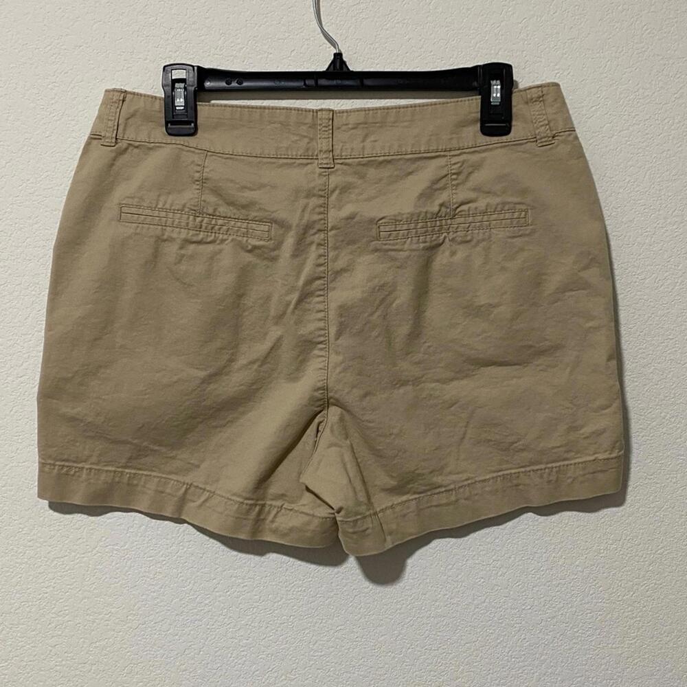 Old Navy Tan Khaki Women's Shorts Size 8 - Picture 2 of 4